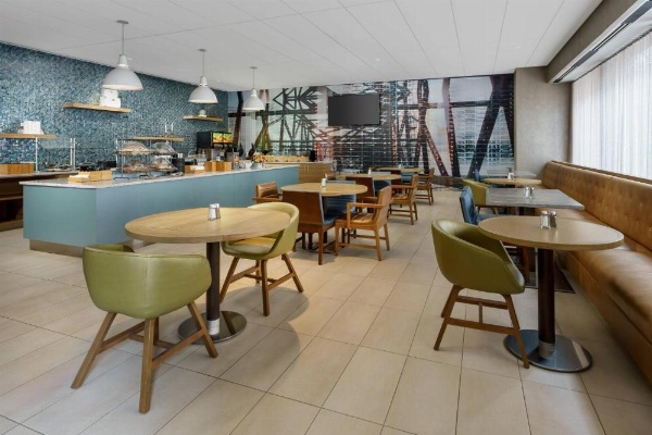 SpringHill Suites by Marriott Chicago Downtown/River North image 21